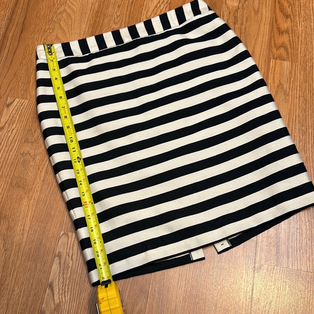 Worthington, black/white stripe retro/casual pull on pencil mini skirt. Size 10. - Picture 17 of 17